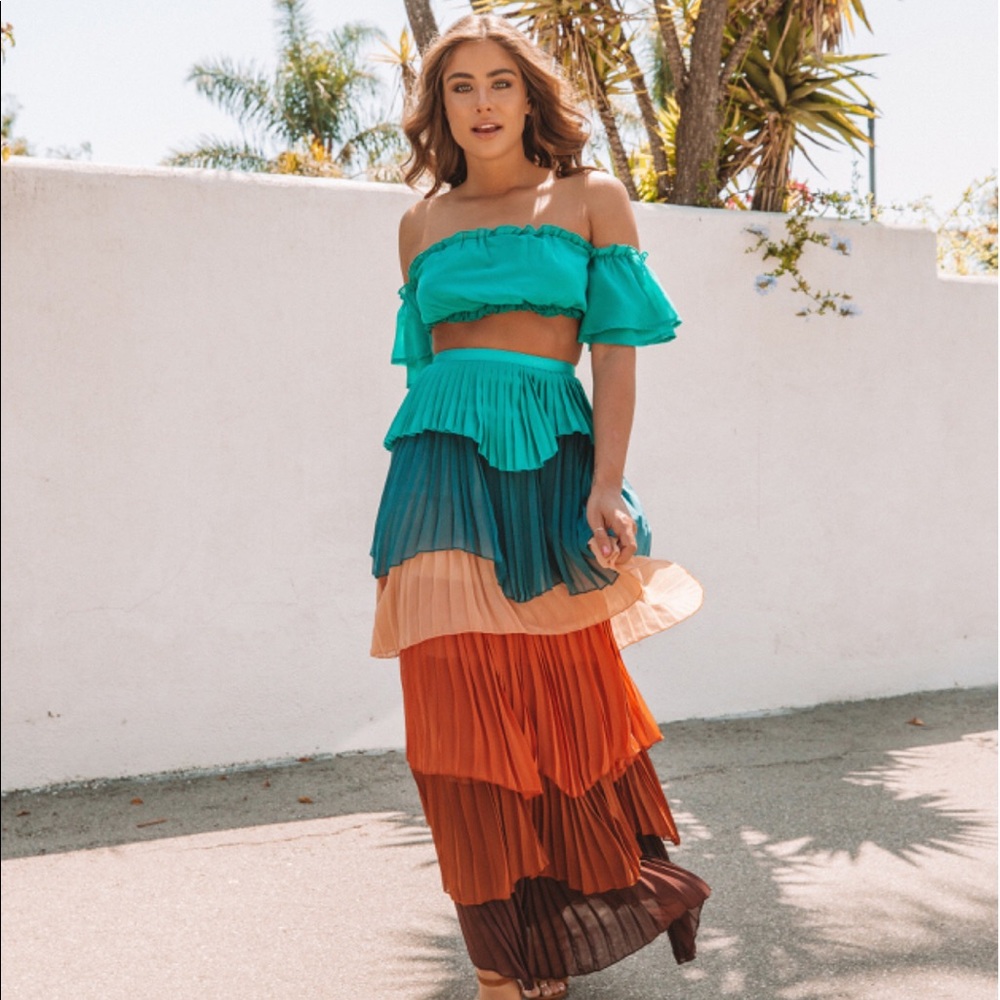 ISO THIS SKIRT FROM VICI
